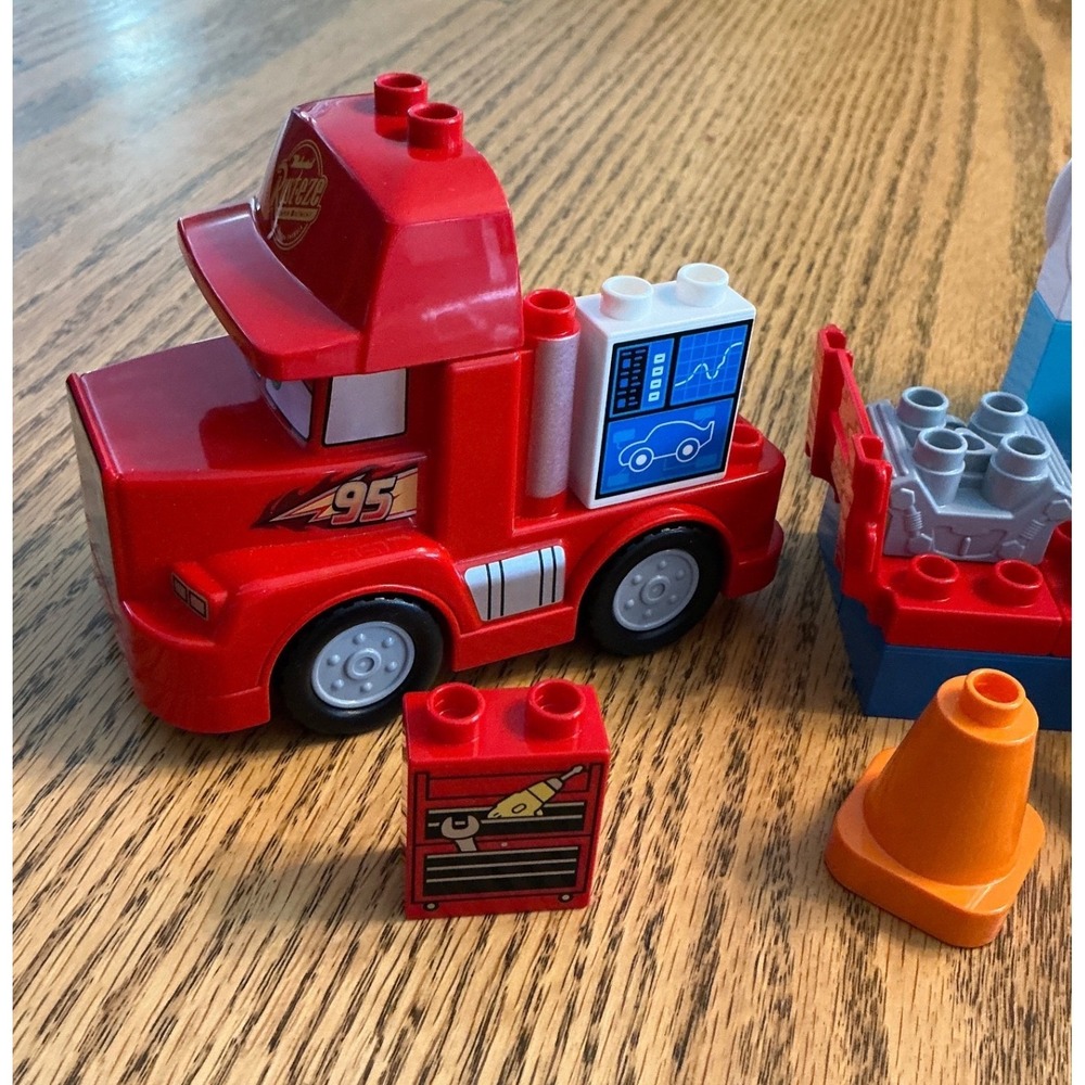 LEGO Duplo Disney Pixar Cars Lightning McQueen Mater Mack Car Wash 10851 10852 - Picture 4 of 7